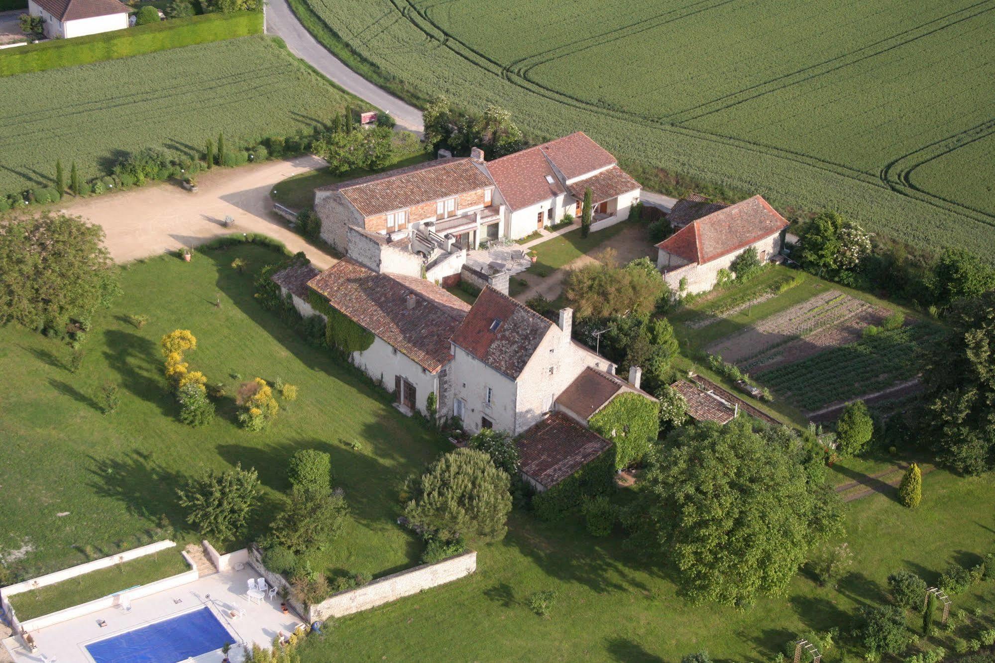Le Pigeonnier Du Perron Hotel 阿瓦耶 外观 照片